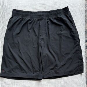 Rhone mako 9” black athletic shorts size L, NWOT